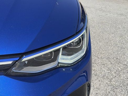 Used 2022 Volkswagen Golf R image 11