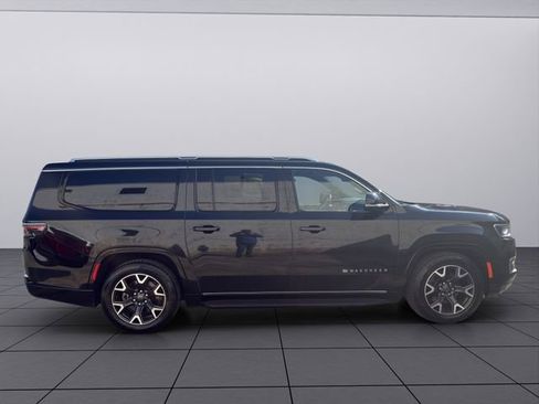 Used 2023 Jeep Wagoneer L Series III w/ Preferred Equipment Group image 7