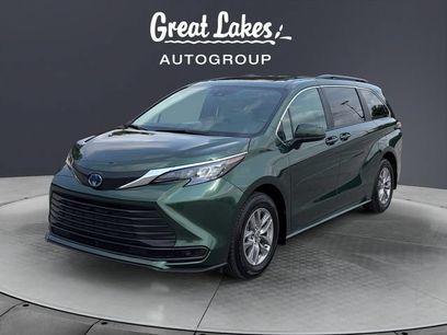 Used 2025 Toyota Sienna LE w/ LE Plus Package