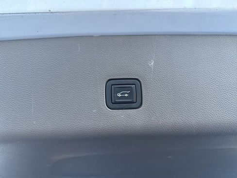 Used 2020 Chevrolet Traverse LT image 33