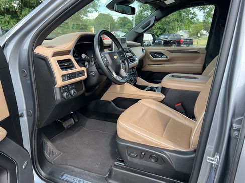 Used 2024 Chevrolet Suburban Premier AWD/4WD image 12