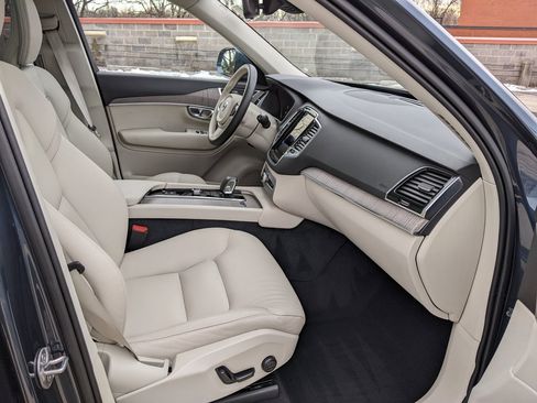 Certified 2025 Volvo XC90 T8 Plus w/ Protection Package Premier image 22