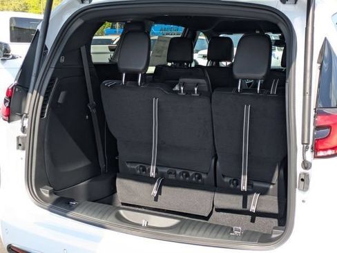 New 2027 Chrysler Pacifica Select FWD image 31