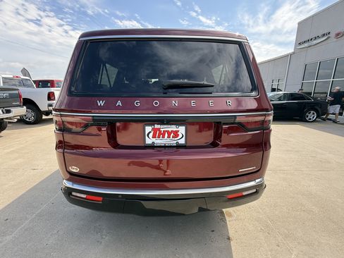 Used 2024 Jeep Wagoneer L Series II w/ Flexible Seating Group AWD/4WD image 39