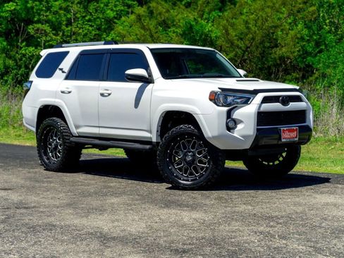 Used 2018 Toyota 4Runner TRD Off-Road AWD/4WD image 1