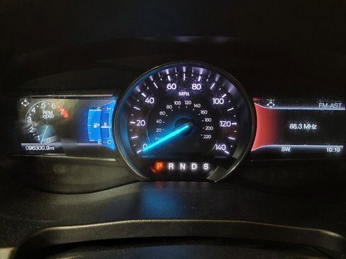 Used 2019 Ford Explorer XLT w/ Equipment Group 202A FWD image 23