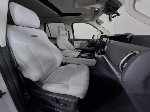 Used 2025 Ford Expedition Platinum AWD/4WD image 31