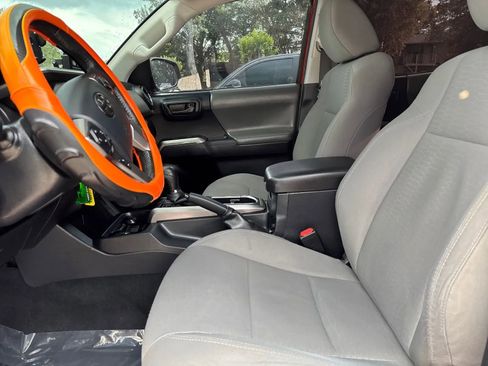 Used 2018 Toyota Tacoma SR5 RWD image 10