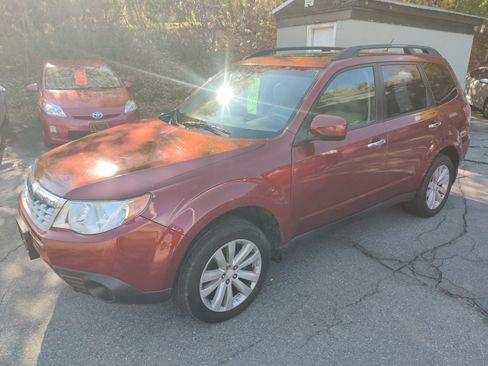 Used 2011 Subaru Forester 2.5X Premium image 2