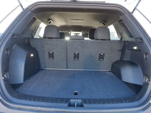 Used 2025 GMC Terrain Elevation image 18