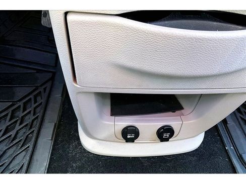 Used 2018 Dodge Grand Caravan w/ UConnect Hands-Free Group image 27