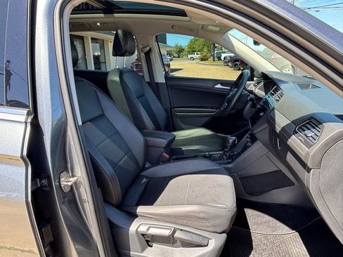 Used 2020 Volkswagen Tiguan SEL image 17