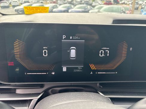 Used 2026 Kia Carnival FWD image 38
