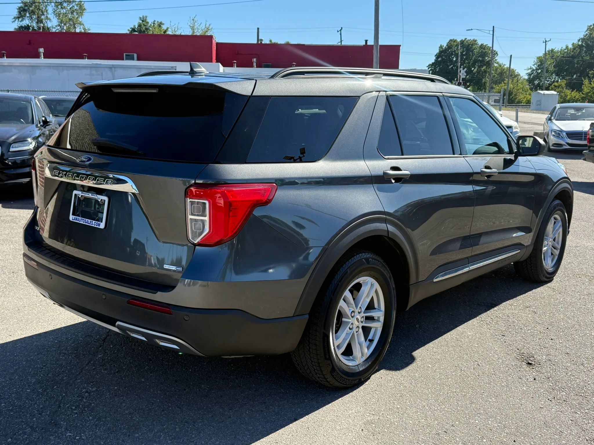 Used 2020 Ford Explorer XLT w/ Equipment Group 202A AWD/4WD image 5