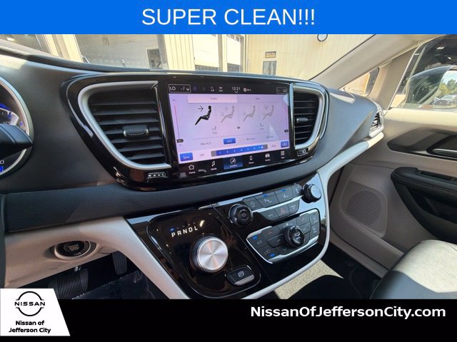 Used 2024 Chrysler Pacifica Touring-L FWD image 24