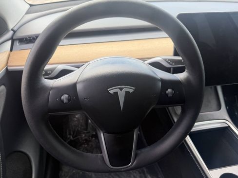 Used 2024 Tesla Model Y Long Range RWD image 13