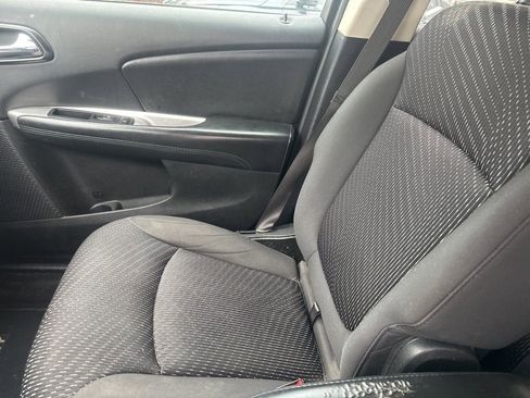 Used 2017 Dodge Journey SXT w/ Comfort/Convenience Group image 16