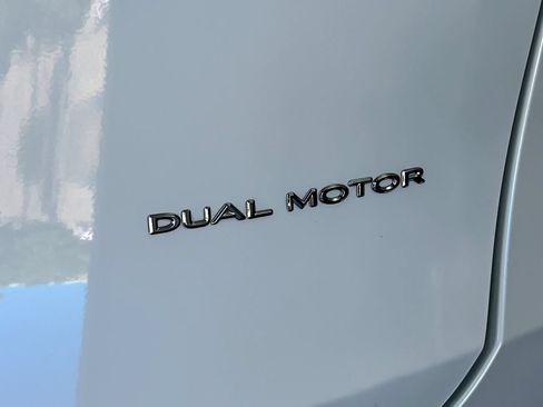 Used 2023 Tesla Model Y Long Range AWD/4WD image 26