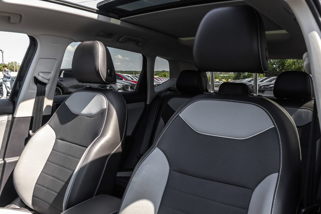 Certified 2023 Volkswagen Taos SEL AWD/4WD image 13