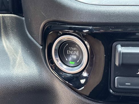 Used 2023 Chevrolet Silverado 1500 LT RWD image 19