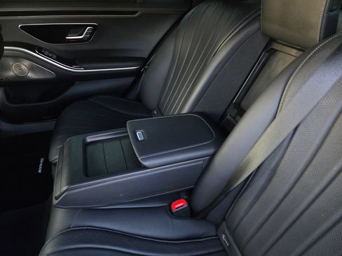 Used 2022 Mercedes-Benz S 580 4MATIC Sedan w/ AMG Line Package image 15