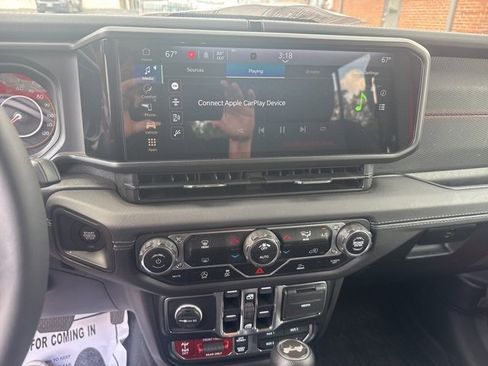 Used 2024 Jeep Wrangler Unlimited Rubicon image 14