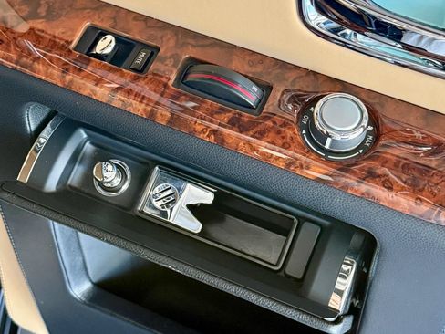 Used 2015 Rolls-Royce Phantom Sedan RWD image 28