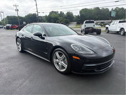 Used 2019 Porsche Panamera RWD image 3
