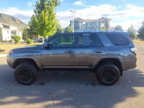 Used 2018 Toyota 4Runner SR5 AWD/4WD image 6