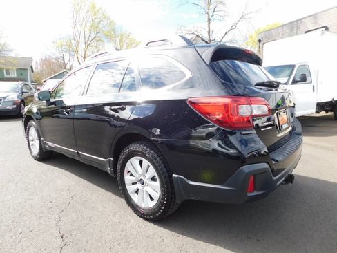 Used 2018 Subaru Outback 2.5i Premium AWD/4WD image 3