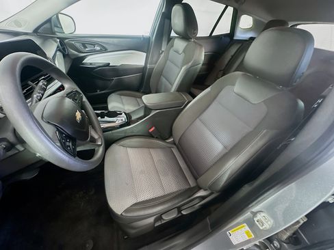 Used 2025 Chevrolet Trax LT image 13