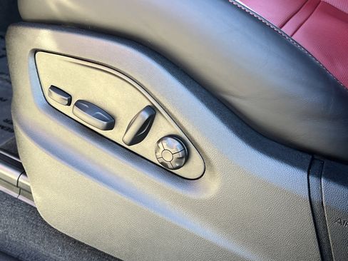 Certified 2025 Porsche Cayenne Coupe image 33