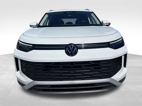 Used 2025 Volkswagen Tiguan SE w/ Panoramic Sunroof Package AWD/4WD image 7