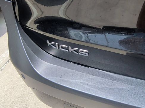 Used 2025 Nissan Kicks SV w/ Charging Package FWD image 8