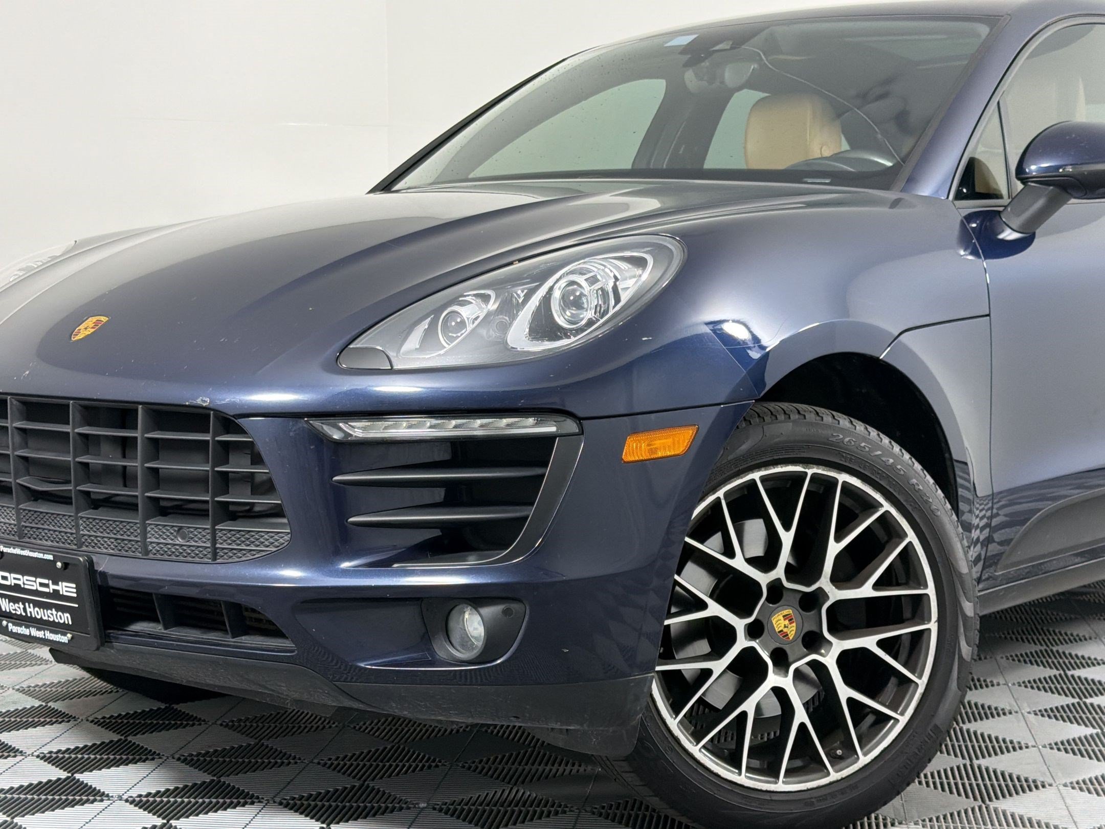 Used 2018 Porsche Macan AWD/4WD image 26
