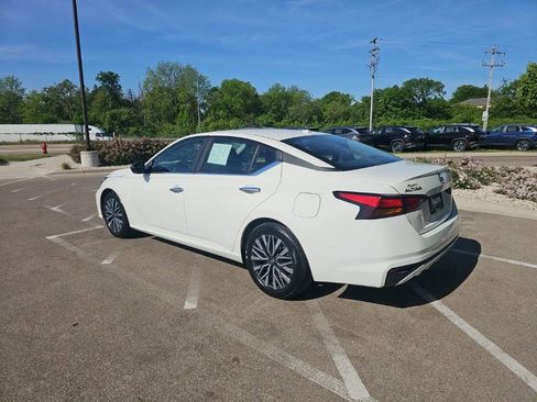 Used 2025 Nissan Altima 2.5 SV FWD image 3