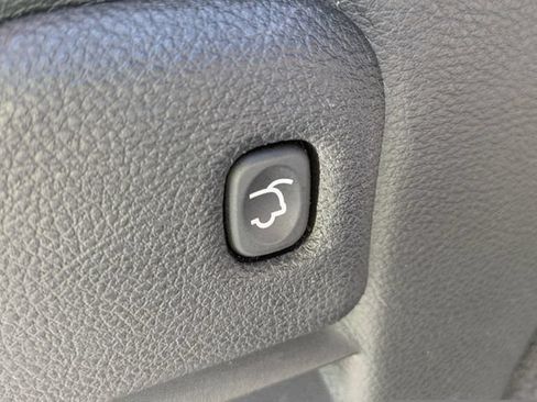 Certified 2017 Jeep Grand Cherokee Altitude RWD image 9