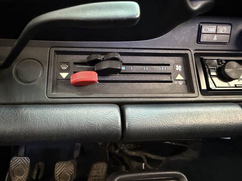 Used 1988 Porsche 911 Carrera RWD image 37