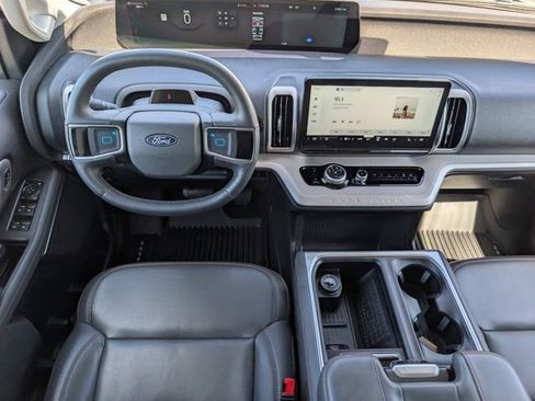 Used 2025 Ford Expedition Active RWD image 6