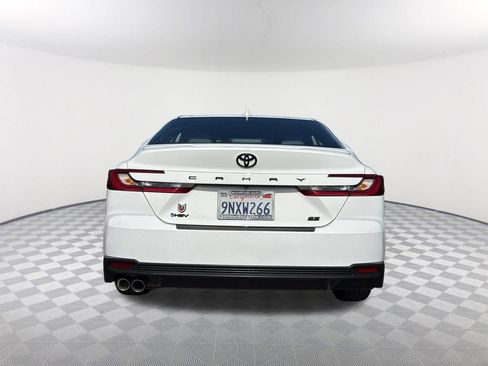 Used 2025 Toyota Camry SE w/ Convenience Package FWD image 5