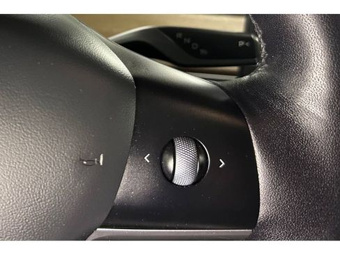 Used 2021 Tesla Model Y Long Range image 22