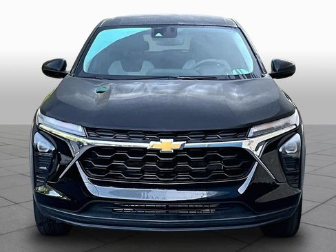 Used 2025 Chevrolet Trax LS FWD image 4