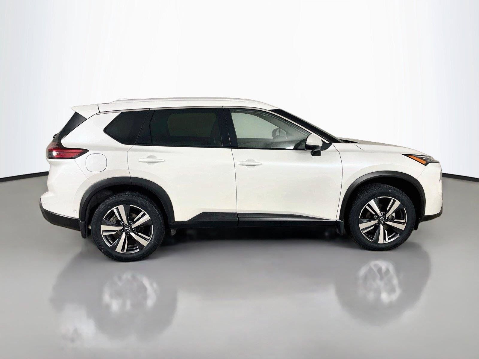 Used 2024 Nissan Rogue SL w/ SL Premium Package AWD/4WD image 18
