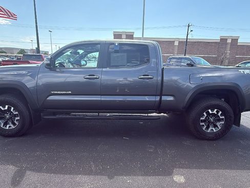 Used 2022 Toyota Tacoma TRD Off-Road w/ Technology Package AWD/4WD image 4