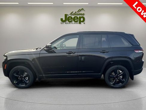 Used 2025 Jeep Grand Cherokee Altitude image 8