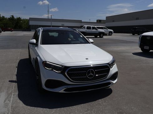 Used 2024 Mercedes-Benz E 450 4MATIC All-Terrain Wagon image 4