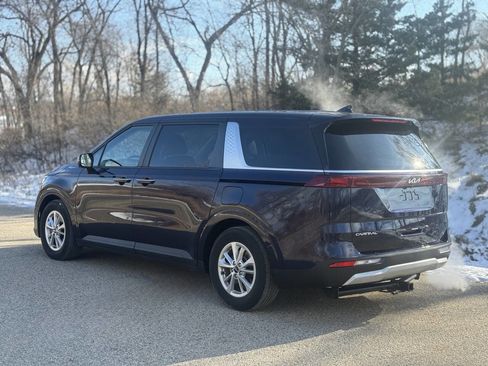 Used 2023 Kia Carnival LX image 5