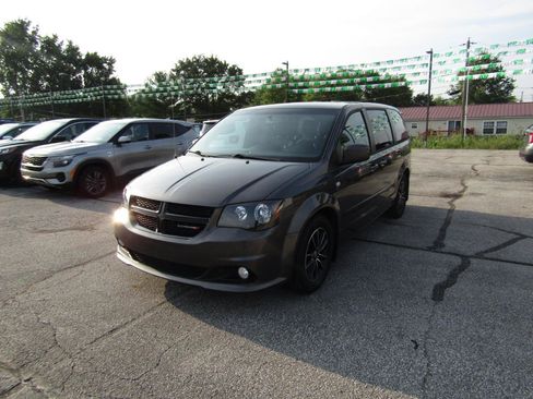 Used 2014 Dodge Grand Caravan SXT FWD image 3