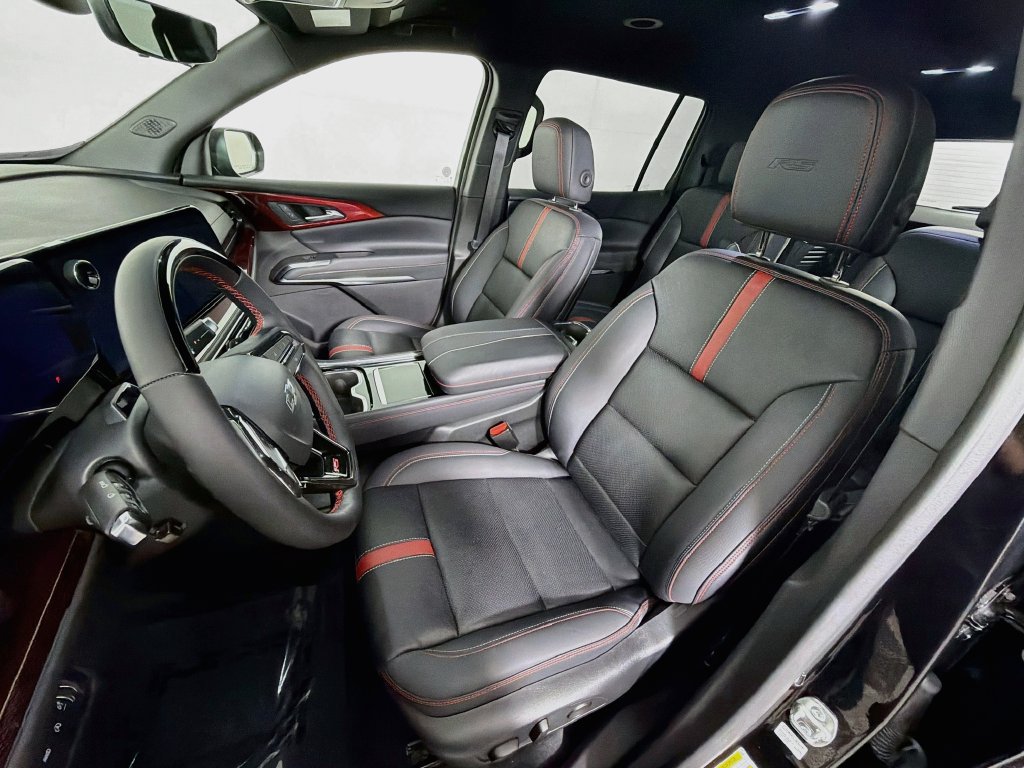 Used 2025 Chevrolet Traverse RS w/ LPO, Floor Liner Package AWD/4WD image 22