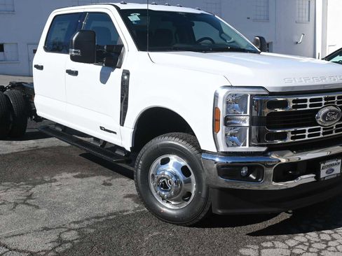 New 2026 Ford F350 XLT image 2